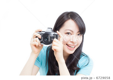 写真を撮る女性 6729058