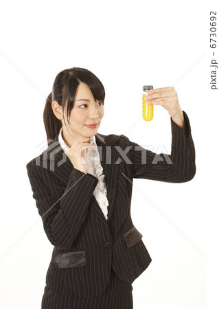 瓶を持つOL 瓶を持つOL 6730692