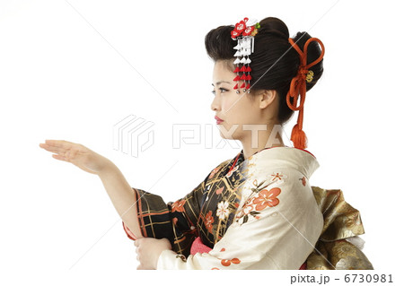 女性・着物 6730981