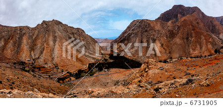 Mountain chain 6731905