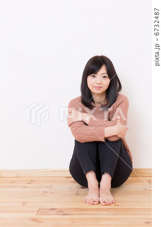 リラックスする女性 リラックスする女性 6732487
