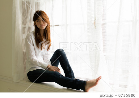 リラックスする女性 6735980