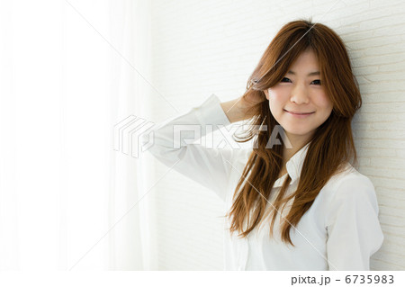 リラックスする女性 6735983