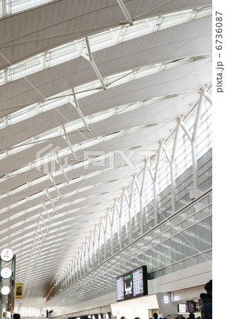 空港　出発ロビー 6736087