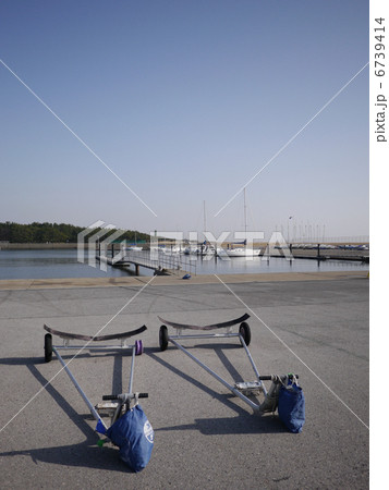 ヨットハーバー 6739414