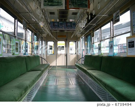 京阪 ８０形 ８２号 保存車 車内 連結面側 錦織車庫の写真素材 [6739494] - PIXTA