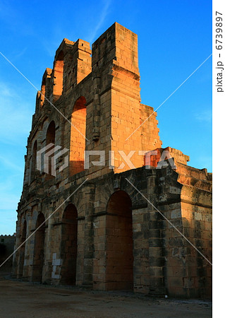 エル・ジェム 6739897