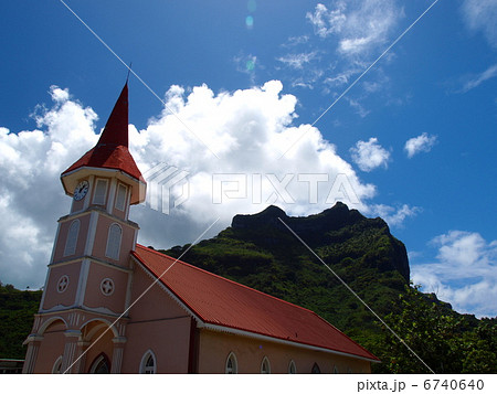 タヒチ　ボラボラ島の教会 6740640