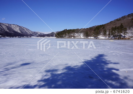 全面結氷した木崎湖 6741620