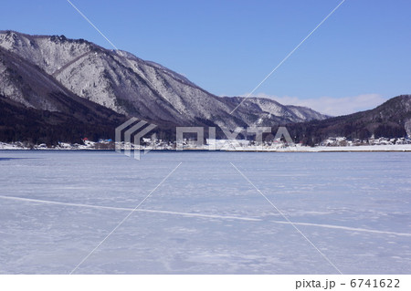 全面結氷した木崎湖 6741622