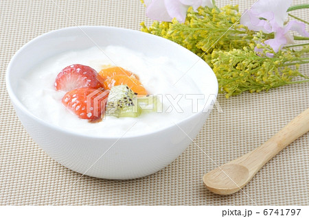 フルーツヨーグルト 6741797