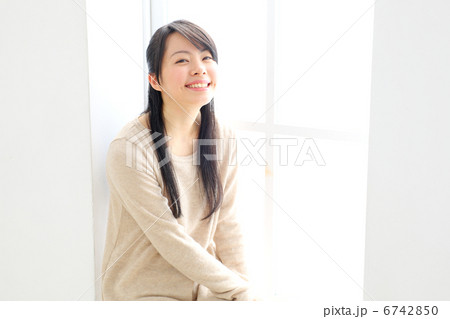 窓際・女の子 窓際・女の子 6742850