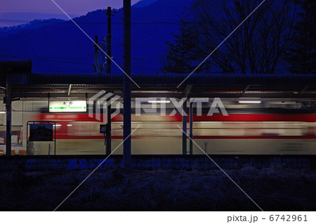 夕暮れの小野駅とミニエコー 夕暮れの小野駅とミニエコー 6742961