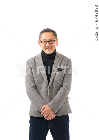 シニア男性 6743933