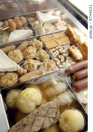 店先のおでん 6744031