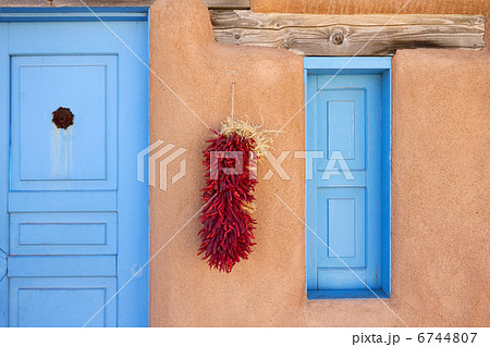 ニューメキシコ風住居の入口 6744807