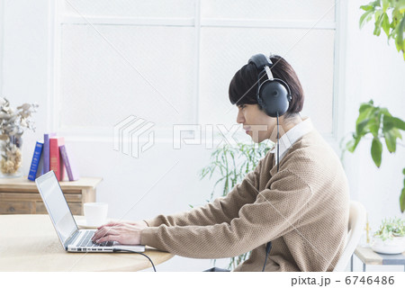 若者カップルとフレンズ 若者カップルとフレンズ 6746486