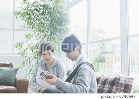 若者カップルとフレンズ 6746647