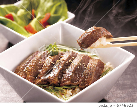 牛フィレステーキ丼 6746922
