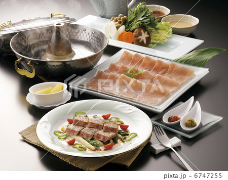 牛成型肉ステーキと豚もも肉スライス 牛成型肉ステーキと豚もも肉スライス 6747255