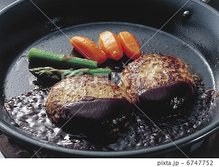 ハンバーグ 6747752