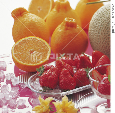 マスクメロンとデコポンとさちのかいちご 6747852