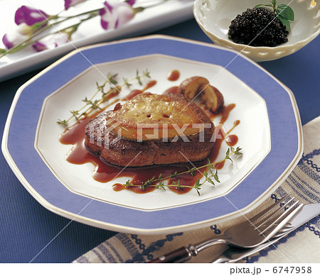 黒毛和牛フィレステーキのロッシーニ風キャビア添え 6747958