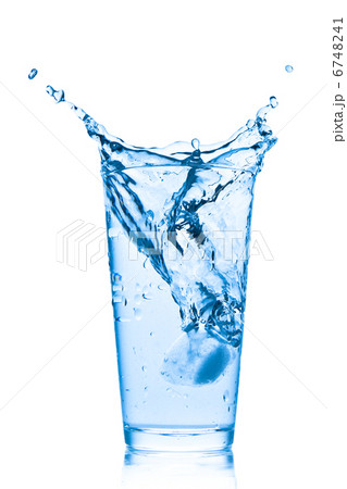 water splash in glass water splash in glass 6748241