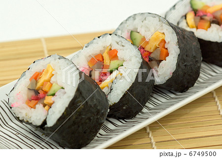 海苔巻き_　太巻き寿司のカット 6749500