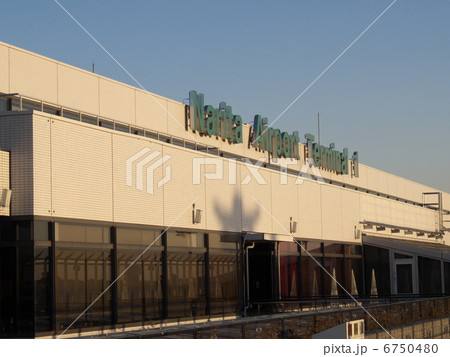 夕暮れの成田空港 6750480