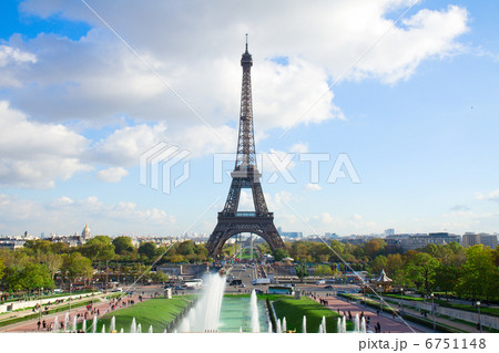 eiffel tour and fountains of Trocadero 6751148