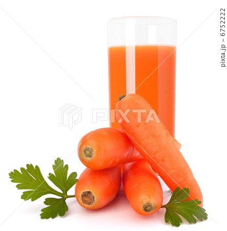 Carrot juice glass and carrot tubers 6752222
