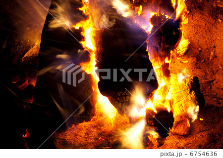burning campfire 6754636