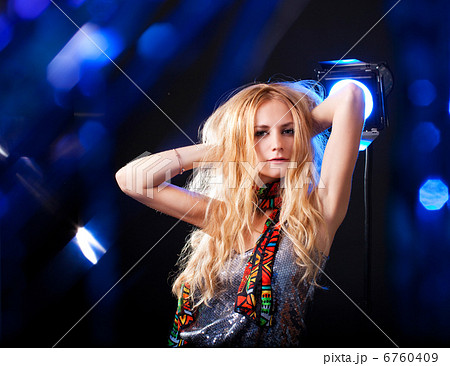 Beautiful dancing woman 6760409