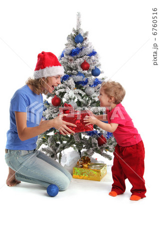 Mum gives a gift to the daughter for Christmas Mum gives a gift to the daughter for Christmas 6760516