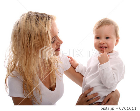 mother and daughter 5 6761611