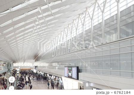 空港　出発ロビー 6762184