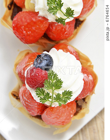 イチゴのタルト 6764654