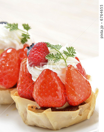 イチゴのタルト 6764655