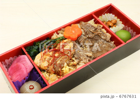 おいしい肉のお弁当 6767631