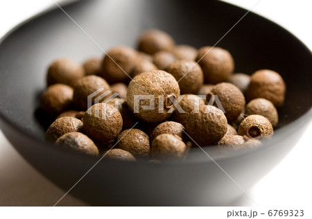 Spoon and pepper isolated 6769323
