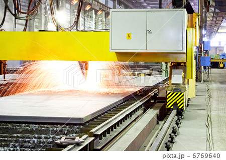 Plasma arc cutting 6769640