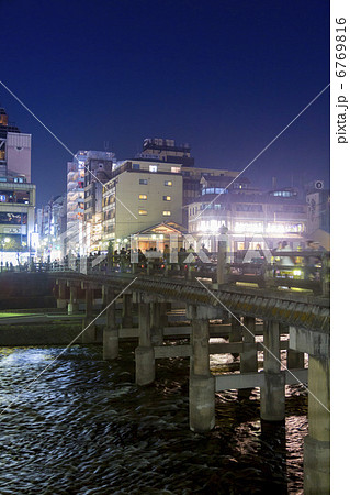 鴨川の夜景 6769816