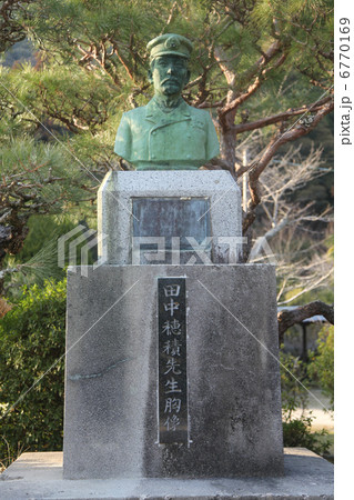 山口県岩国市出身の作曲家　田中 穂積　錦帯橋近くの銅像　 6770169