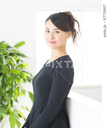 若い女性 6770867