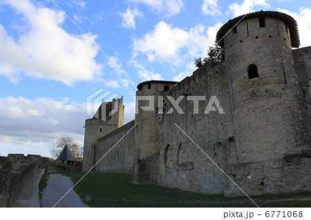 ヨーロッパ最大の城塞都市　カルカッソンヌ　フランス 6771068