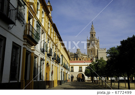セビリアの街角 6772499