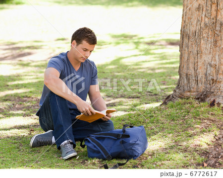 Student reading a textbook 6772617