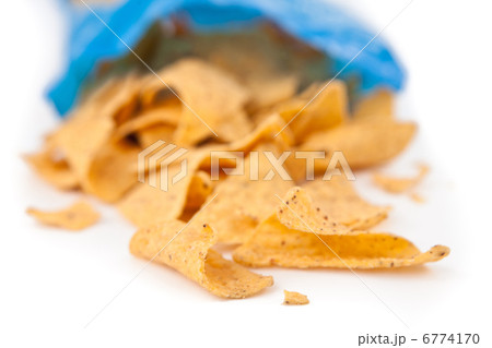 Open bag of crisps 6774170