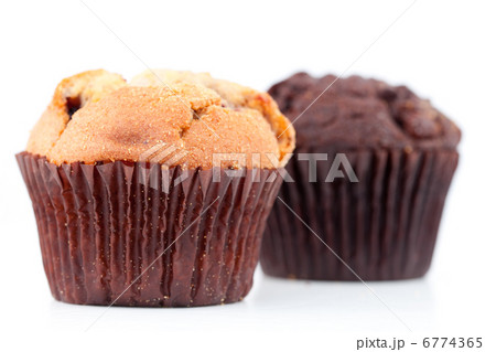 Close up of fresh baked muffins side by side Close up of fresh baked muffins side by side 6774365